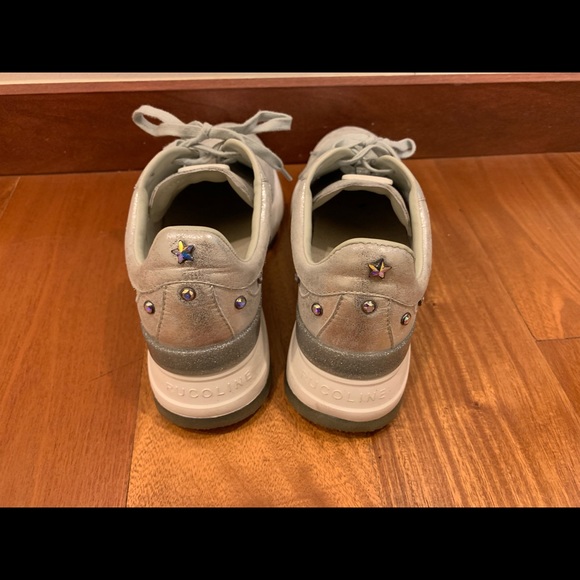 Silver pair of sneakers - Picture 3 of 8